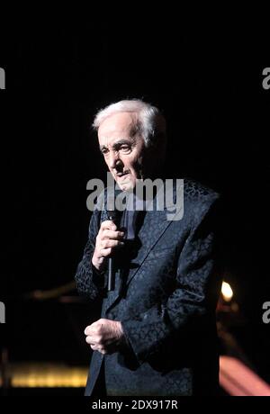 Charles Aznavour, légende du chant français, se produit au Madison Square Garden, dans le cadre de son Farewell Tour, à New York, NY, États-Unis, le 20 septembre 2014. Photo de Charles Guerin/ABACAPRESS.COM Banque D'Images