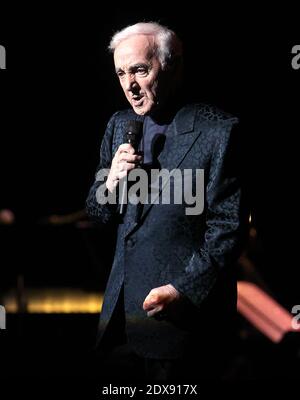 Charles Aznavour, légende du chant français, se produit au Madison Square Garden, dans le cadre de son Farewell Tour, à New York, NY, États-Unis, le 20 septembre 2014. Photo de Charles Guerin/ABACAPRESS.COM Banque D'Images