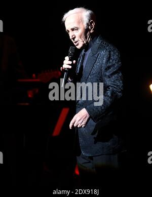 Charles Aznavour, légende du chant français, se produit au Madison Square Garden, dans le cadre de son Farewell Tour, à New York, NY, États-Unis, le 20 septembre 2014. Photo de Charles Guerin/ABACAPRESS.COM Banque D'Images