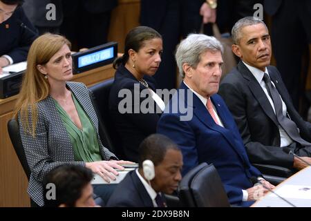 (G-D) l'ambassadeur des États-Unis auprès des Nations Unies Samantha Power, Susan E. Rice, le conseiller à la sécurité nationale des États-Unis, John Kerry, le secrétaire d'État des États-Unis et le président américain Barack Obama s'assoient ensemble avant qu'Obama ne fasse des remarques sur l'épidémie d'Ebola au siège des Nations Unies à New York, NY, États-Unis le 25 septembre 2014. Photo Pool par Anthony Behar/ABACAPRESS.COM Banque D'Images