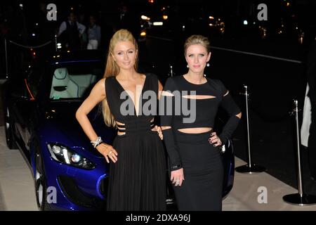 Nicky Hilton et Paris Hilton assistent à la fête de lancement du Cr Fashion Book issue N5 par Carine Roitfeld et Stephen Gan à l'hôtel Peninsula à Paris, France, le 30 septembre 2014. Photo d'Alban Wyters/ABACAPRESS.COM Banque D'Images