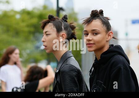 street Beauty, Binx Walton, Issa lish, Binx Leona Walton, modèles, modèles hors service, modèle, modèle hors service, après Marc by Marc Jacobs Fashion show, 12e stand av 55e et autoroute de l'Ouest, pendant la Mercedes-Benz Fashion week Printemps-été 2015, New York City, NY, USA le 9 septembre 2014. Photo de Sophie Mhabille/ABACAPRESS.COM Banque D'Images