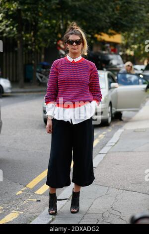 Femmes arrivant à Christoper Kane, salon prêt-à-porter Printemps-été 2015, tenu à Tate Modern, Bankside, Londres, Royaume-Uni le 15 septembre 2014. Photo de Sophie Mhabille/ABACAPRESS.COM Banque D'Images