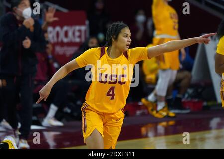 Les chevaux de Troie du sud de la Californie célèbrent Endyia Rogers (4) dans le Deuxième moitié contre l'État de long Beach pendant une NCAA baketb pour femmes de l'université Banque D'Images