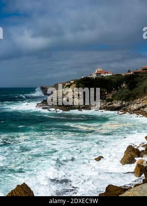 Portugal, District Lissabon, Praia das Azenhas do Mar, Cloares, Atlantikküste, Banque D'Images