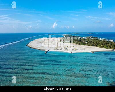 Maldives, atoll de Kaafu, vue aérienne de l'île de Huraa Banque D'Images