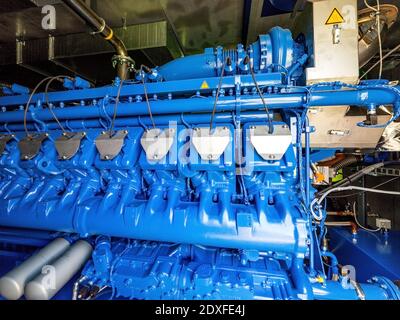 Moteur de l'unité de cogénération. Gaz et diesel générateur électrique industriel. L'énergie de remplacement pour l'industrie. Banque D'Images