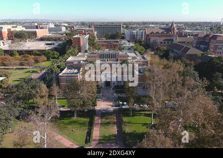 Vue générale de la Edward L. Doheny Jr. Memorial Library sur le campus de l'Université de Californie du Sud, le lundi 21 décembre 2020, à Los Ang Banque D'Images