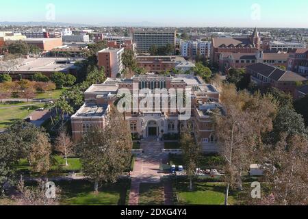 Vue générale de la Edward L. Doheny Jr. Memorial Library sur le campus de l'Université de Californie du Sud, le lundi 21 décembre 2020, à Los Ang Banque D'Images