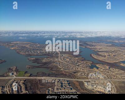 Vue aérienne du lac à Dallas, Texas avec des nuages au loin Banque D'Images