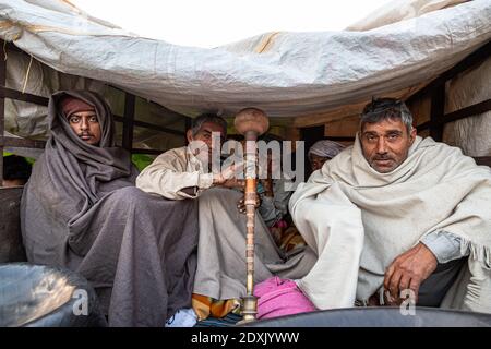 portrait d'un groupe d'agriculteurs lors de la manifestation à la frontière de delhi haryana, ils protestent contre la nouvelle loi agricole en inde. Banque D'Images