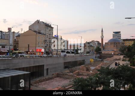 BULGARIE, SOFIA - 01 AOÛT 2019 : le complexe archéologique de Sofia antique Serdica et la mosquée Banya Bashi Banque D'Images