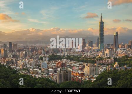 Vue panoramique de la ville de Taipei à taiwan au crépuscule Banque D'Images