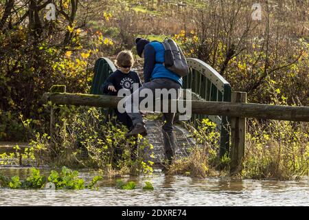 Ware, Angleterre. 24 décembre 2020 en photo : les champs du domaine de Youngsbury à Thundridge, près de Ware, sont inondés alors que la Rib brise ses berges après une forte pluie pendant la nuit. Crédit : Rich Dyson/Alay Live News Banque D'Images