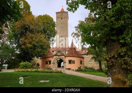 Burgtor Gate et Bastei, Rothenburg ob der Tauber, Bavière, Allemagne Banque D'Images