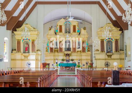 À l'intérieur de l'église Tayum à Abra, Philippines Banque D'Images