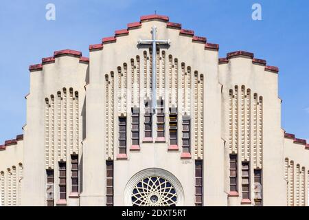 Façade du Sanctuaire national de notre mère de l'aide perpétuelle à Baclaran, Philippines Banque D'Images