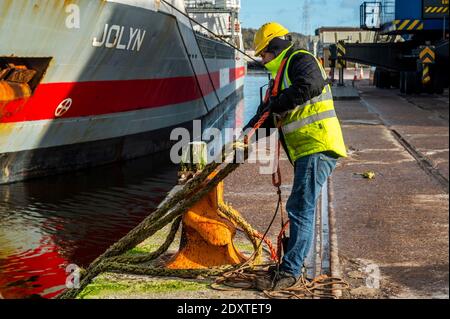 Cork, Irlande. 24 décembre 2020. Le cargo général 'Jolyn' arrime cet après-midi à Kennedy Quay avec une charge d'aliments pour animaux. Elle sort le 30 décembre. Crédit : AG News/Alay Live News Banque D'Images