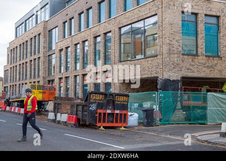 Windsor, Berkshire, Royaume-Uni. 2 novembre 2020. Les travaux de construction se poursuivent à Windsor. Les constructeurs sont considérés comme des travailleurs clés pendant la pandémie de Covid-19. L'Angleterre va bientôt revenir dans un deuxième confinement du coronavirus Covid-19 cette semaine. Le centre-ville de Windsor reste calme. Crédit : Maureen McLean/Alay Banque D'Images
