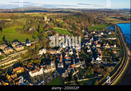 Vue aérienne du Royal Burgh de Culross, Fife, Écosse. Banque D'Images