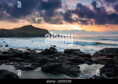 Coucher de soleil à Porthledden Cove situé au bout de Kenidjack Vallée près de St juste Cornwall Angleterre Royaume-Uni Europe Banque D'Images