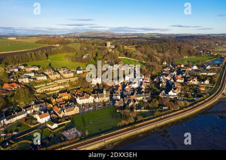 Vue aérienne du Royal Burgh de Culross, Fife, Écosse. Banque D'Images