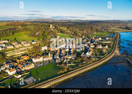 Vue aérienne du Royal Burgh de Culross, Fife, Écosse. Banque D'Images