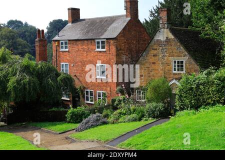 Cottages près de la place du marché d'Uppingham, Rutland, Angleterre, Royaume-Uni Banque D'Images