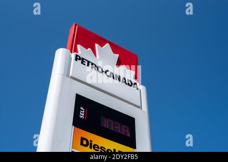 Panneau de station-service Petro-Canada, Toronto, Canada Banque D'Images