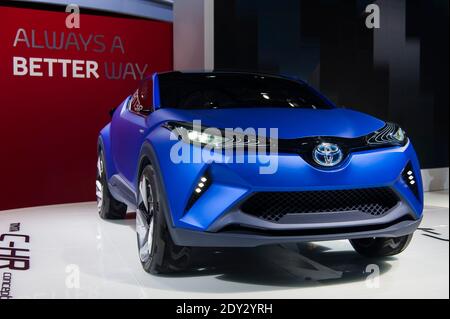 Le nouveau concept Toyota C-HR lors de la journée de presse du salon de l'automobile de Paris, connu sous le nom de mondial de l'automobile à Paris, en France, le 2 octobre 2014. Photo de Nicolas Genin/ABACAPRESS.COM Banque D'Images