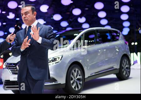 Président-directeur général de Renault et Nissan, Carlos Ghosn présente la nouvelle Renault espace V lors du deuxième jour de presse du salon de l'automobile de Paris 2014 (mondial de l'automobile) à Paris, France, le 2 octobre 2014. Photo Thierry Orban/Abacapress.com Banque D'Images