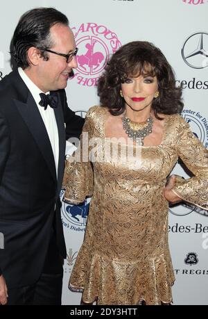 Joan Collins au Carousel of Hope ball présenté par Mercedez-Benz à l'hôtel Beverly Hilton à Beverly Hills, Los Angeles, CA, USA, le 11 octobre 2014. Photo de Baxter/ABACAPRESS.COM Banque D'Images