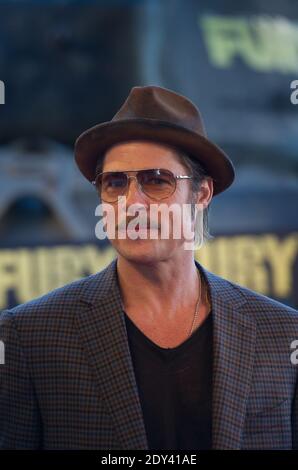 L'acteur AMÉRICAIN Brad Pitt et le scénariste, producteur et réalisateur américain David Ayer posent sur le tapis rouge lors d'une séance photo pour le film « Fury », Hotel des Invalides, le 18 octobre 2014 à Paris. Photo Thierry Orban/Abacapress.com à une séance photo avant la première en France du film 'Fury' qui s'est tenu à l'Hôtel des Invalides à Paris, France, le 18 octobre 2014. Photo de Thierry Orban/ABACAPRESS.COM Banque D'Images