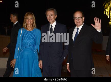 Helene et Bernard Arnault et le Prince Albert II de Monaco arrivent à l'inauguration du musée d'art Louis Vuitton, une semaine avant son ouverture officielle au public, le 20 octobre 2014 à Paris, France. Photo par ABACAPRESS.COM Banque D'Images