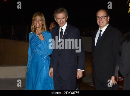 Helene et Bernard Arnault et le Prince Albert II de Monaco arrivent à l'inauguration du musée d'art Louis Vuitton, une semaine avant son ouverture officielle au public, le 20 octobre 2014 à Paris, France. Photo par ABACAPRESS.COM Banque D'Images