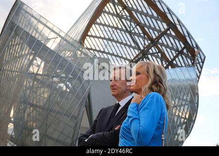 Bernard Arnault, PDG de LVMH, et son épouse Hélène Mercier-Arnault lors de l'inauguration de la Fondation Louis Vuitton, une semaine avant son ouverture officielle au public, à Paris, en France, le 20 octobre 2014. Photo Pool par Hamilton/ABACAPRESS.COM Banque D'Images