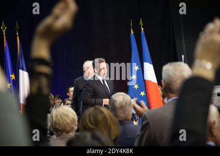 L'ancien président français Nicolas Sarkozy et le maire de Marseille Jean-Claude Gaudin lors d'une réunion de campagne pour la présidence du parti UMP à Marseille, dans le sud de la France, le 28 octobre 2014. Photo de Franck Bessiere/ABACAPRESS.COM Banque D'Images