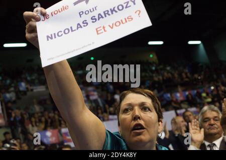 Atmosphère pendant la réunion de campagne de l'ancien président français Nicolas Sarkozy pour la présidence du parti UMP à Marseille, dans le sud de la France, le 28 octobre 2014. Photo de Franck Bessiere/ABACAPRESS.COM Banque D'Images