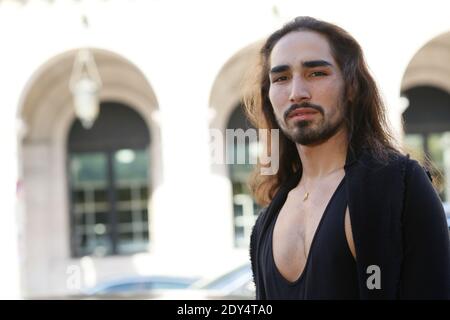 street style, Willy Cartier, modèle arrivant à Vivienne Westwood Printemps-été 2015 Fashion week, et Hôtel Westin, rue de Castiglione 3, Paris, France le 27 septembre 2014. Photo de Sophie Mhabille/ABACAPRESS.COM Banque D'Images