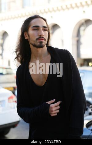 street style, Willy Cartier, modèle arrivant à Vivienne Westwood Printemps-été 2015 Fashion week, et Hôtel Westin, rue de Castiglione 3, Paris, France le 27 septembre 2014. Photo de Sophie Mhabille/ABACAPRESS.COM Banque D'Images