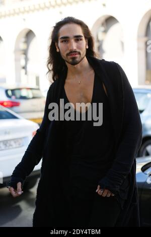 street style, Willy Cartier, modèle arrivant à Vivienne Westwood Printemps-été 2015 Fashion week, et Hôtel Westin, rue de Castiglione 3, Paris, France le 27 septembre 2014. Photo de Sophie Mhabille/ABACAPRESS.COM Banque D'Images