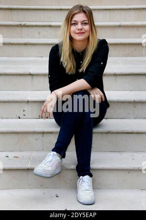 Louane Emera pose pendant la famille Belier Photocall dans le cadre du 23e Festival du film Sarlat 2014 à Sarlat, dans le sud-ouest de la France, le 11 novembre 2013. Photo de Patrick Bernard/ABACAPRESS.COM Banque D'Images