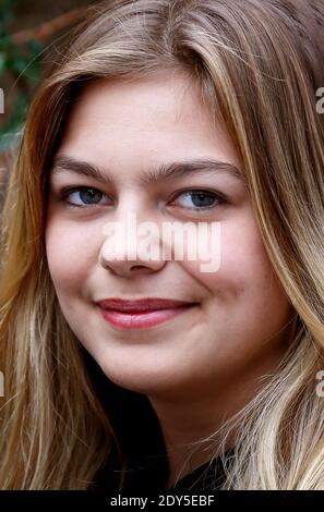 Louane Emera pose pendant la famille Belier Photocall dans le cadre du 23e Festival du film Sarlat 2014 à Sarlat, dans le sud-ouest de la France, le 11 novembre 2013. Photo de Patrick Bernard/ABACAPRESS.COM Banque D'Images
