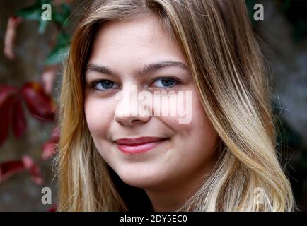 Louane Emera pose pendant la famille Belier Photocall dans le cadre du 23e Festival du film Sarlat 2014 à Sarlat, dans le sud-ouest de la France, le 11 novembre 2013. Photo de Patrick Bernard/ABACAPRESS.COM Banque D'Images
