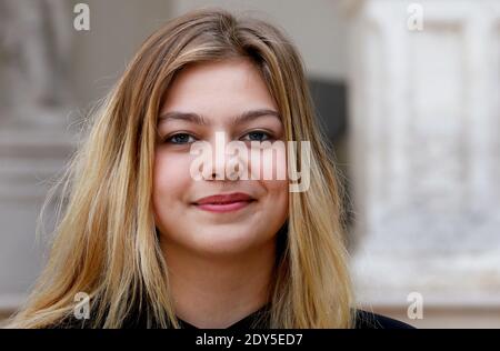 Louane Emera pose pendant la famille Belier Photocall dans le cadre du 23e Festival du film Sarlat 2014 à Sarlat, dans le sud-ouest de la France, le 11 novembre 2013. Photo de Patrick Bernard/ABACAPRESS.COM Banque D'Images