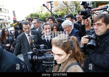 L’ancien président français et candidat à la présidence du principal parti d’opposition de droite français UMP Nicolas Sarkozy arrive pour voter au premier tour des élections, à Paris, en France, le 29 novembre 2014. Photo par ABACAPRESS.COM Banque D'Images