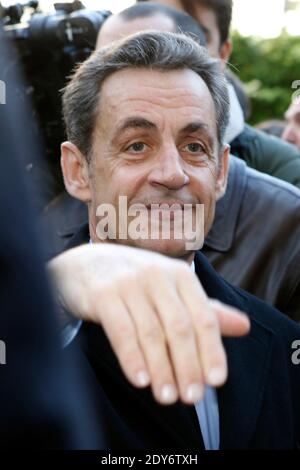 L’ancien président français et candidat à la présidence du principal parti d’opposition de droite français UMP Nicolas Sarkozy arrive pour voter au premier tour des élections, à Paris, en France, le 29 novembre 2014. Photo par ABACAPRESS.COM Banque D'Images