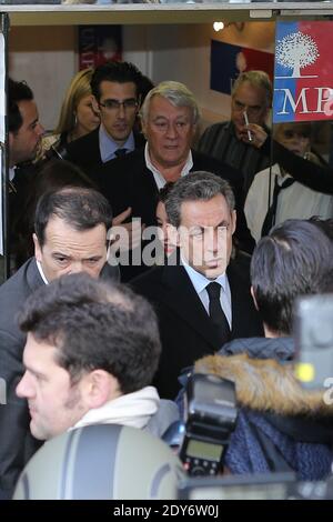 L’ancien président français et candidat à la présidence du principal parti d’opposition de droite français UMP Nicolas Sarkozy arrive pour voter au premier tour des élections, à Paris, en France, le 29 novembre 2014. Photo par ABACAPRESS.COM Banque D'Images