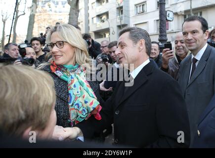 L'ancien président français et candidat à la présidence du principal parti d'opposition de droite français UMP Nicolas Sarkozy assiste au vote pour le premier tour de l'élection, à Paris, en France, le 29 novembre 2014. Photo par ABACAPRESS.COM Banque D'Images