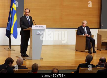 Le président français François Hollande prononce son discours, comme le roi de Suède Carl XVI Gustaf le regarde lors d'une conférence sur le réchauffement climatique au Collège de France à Paris, en France, le mercredi 3 décembre 2014. Photo Pool par Remy de la Mauviniere/ABACAPRESS.COM Banque D'Images